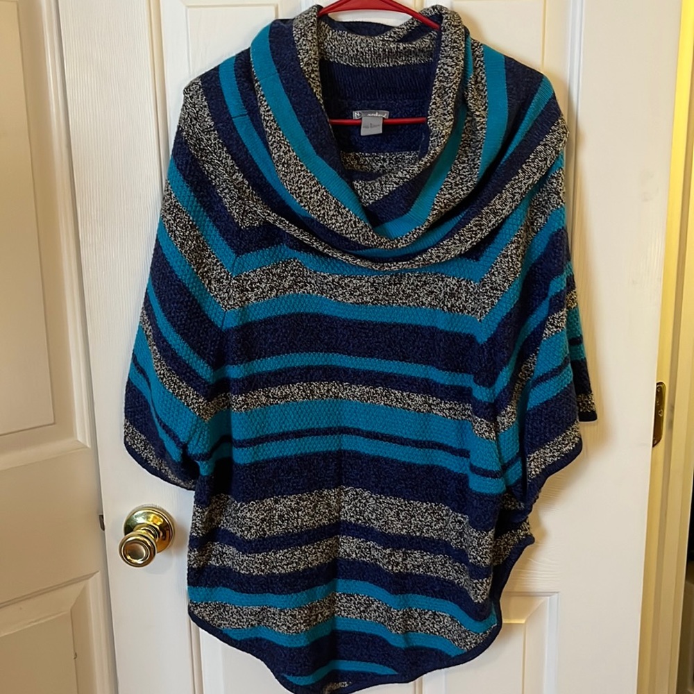 New directions Poncho with shorter wide sleeves large